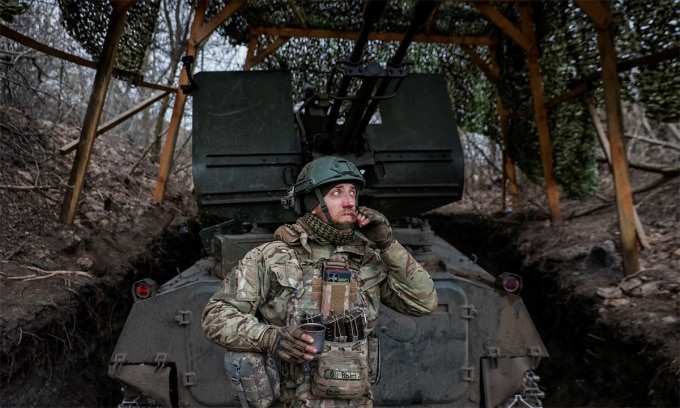 Binh sĩ Ukraine tại khu vực gần Bakhmut ngày 6/3. Ảnh: Reuters
