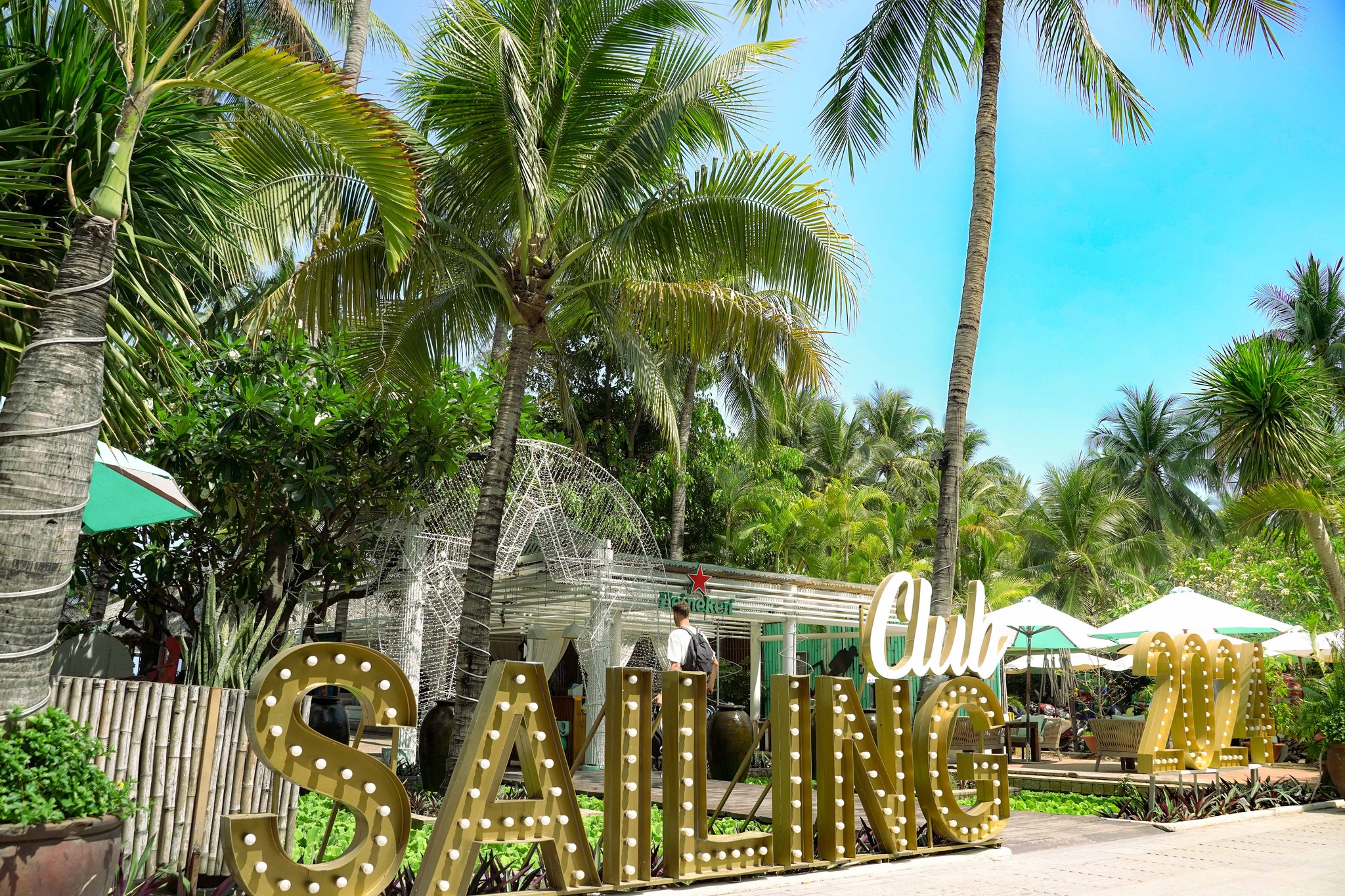 Nhà hàng chắn biển ở Nha Trang được gia hạn cho thuê đất- Ảnh 1. Nhà hàng Sailing Club Nha Trang