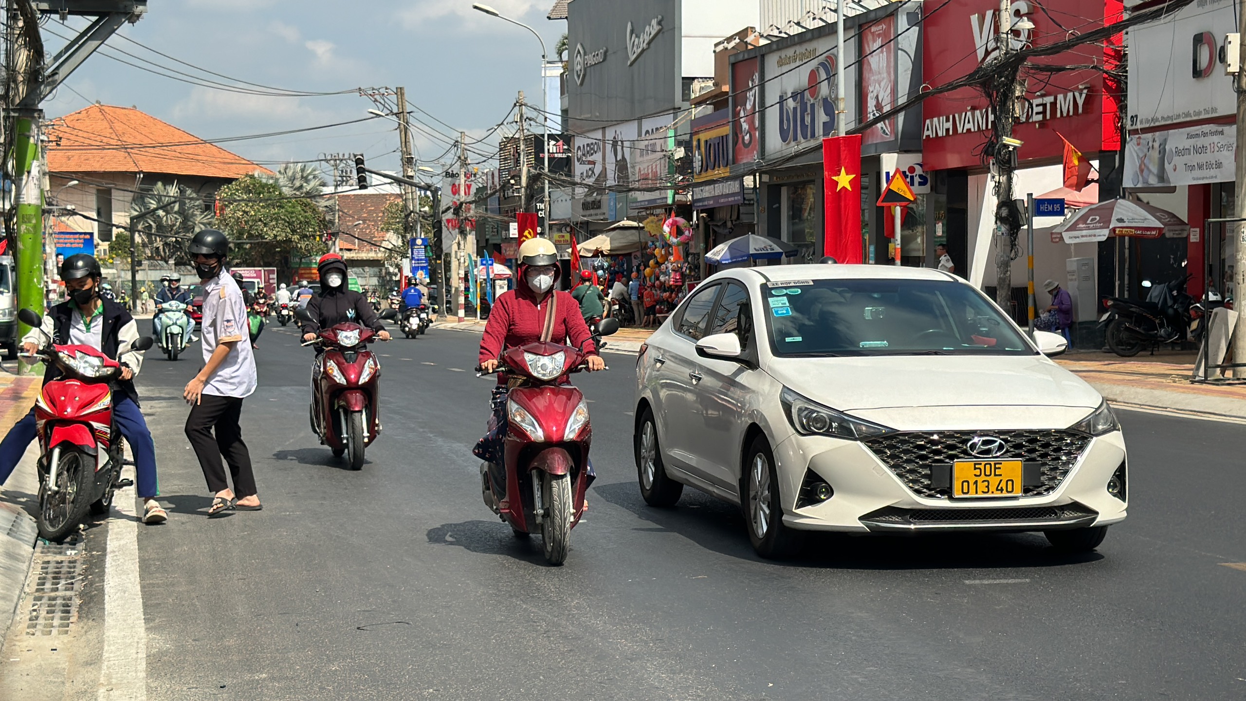 Nhiều tuyến đường mới về đích đón lễ- Ảnh 1. Đường Võ Văn Ngân thoát lô cốt, sạch sẽ tinh tươm đón lễ