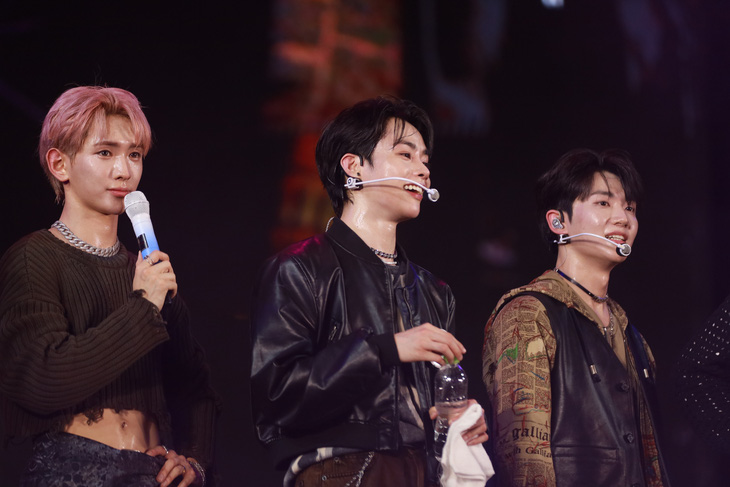 Habin (giữa) và các thành viên nhóm nhạc Tempest tại HOZO 2023 - Ảnh: BTC Hanbin (giữa) và các thành viên nhóm nhạc Tempest tại HOZO 2023 - Ảnh: BTC