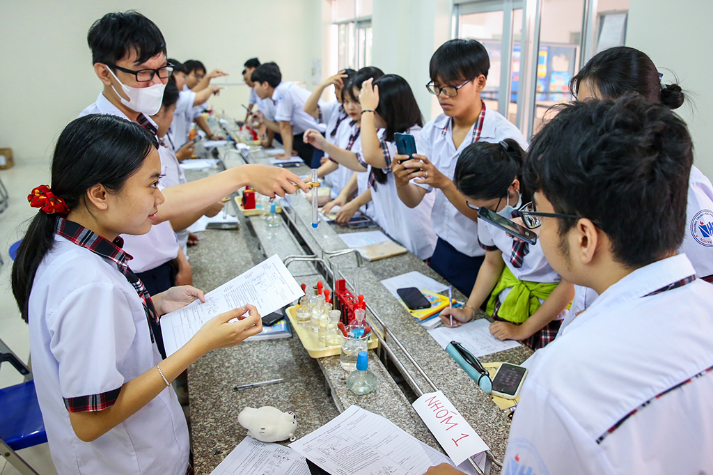 Những điểm mới cần nhớ khi đăng ký dự thi tốt nghiệp THPT- Ảnh 1. Học sinh lớp 12 sẽ chính thức đăng ký thi tốt nghiệp THPT 2024 từ ngày 2.5