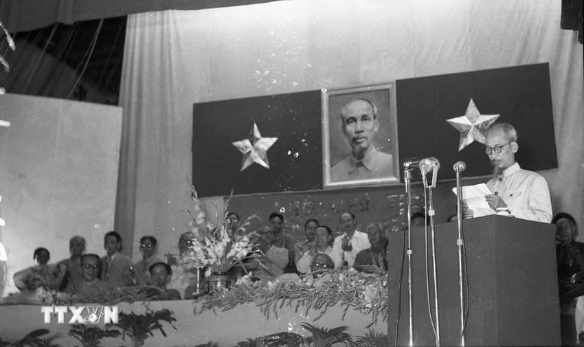 Chủ tịch Hồ Chí Minh phát biểu tại phiên khai mạc Đại hội Mặt trận Dân tộc thống nhất toàn quốc, ngày 5/9/1955. (Ảnh: Tư liệu TTXVN)