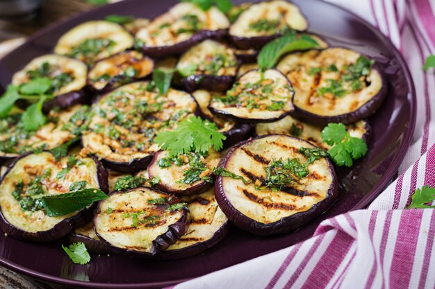 Những thực phẩm hàng đầu giúp giảm cholesterol cao- Ảnh 2. Cà tím cũng là nguồn cung cấp chất xơ hòa tan dồi dào