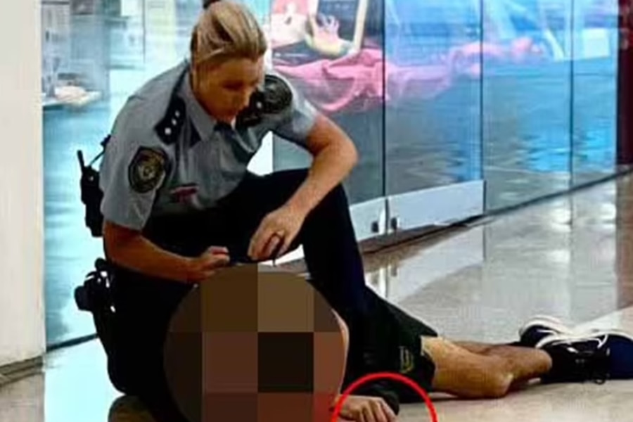 Thế giới - Nữ Cảnh sát anh hùng một mình hạ gục kẻ đâm dao tại Sydney (Australia)
