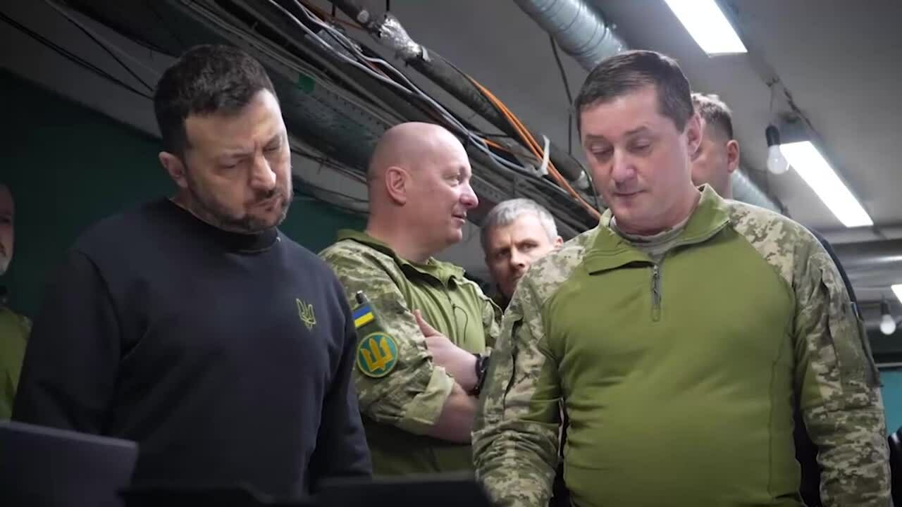 Ông Zelensky thăm sở chỉ huy lữ đoàn phòng thủ Chasov Yar