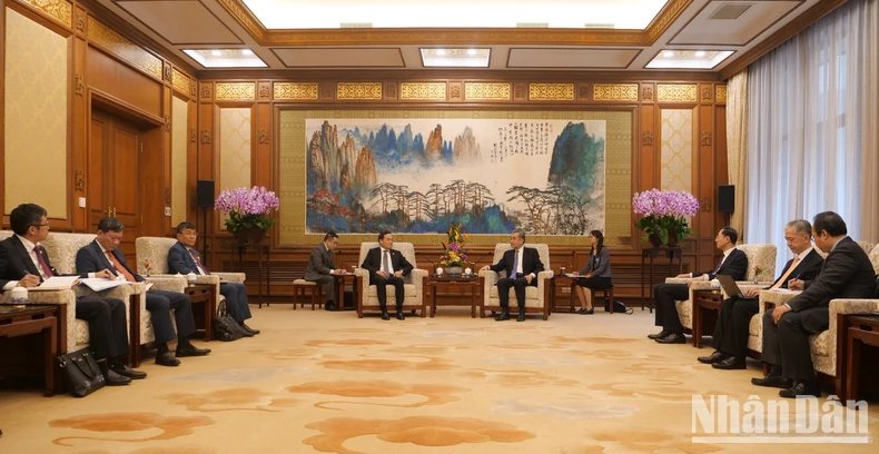 Phó Thủ tướng Chính phủ Trần Lưu Quang hội kiến với Ủy viên Bộ Chính trị, Chủ nhiệm Văn phòng Ủy ban công tác Đối ngoại Trung ương, Bộ trưởng Ngoại giao Trung Quốc Vương Nghị ảnh 1