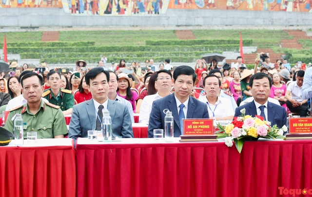 Phú Thọ: Khai mạc Lễ hội Đền Hùng và Tuần Văn hóa - Du lịch Đất Tổ năm Giáp Thìn - 2024 - Ảnh 1. Phú Thọ: Khai mạc Lễ hội Đền Hùng và Tuần Văn hóa - Du lịch Đất Tổ năm Giáp Thìn - 2024 - Ảnh 1.