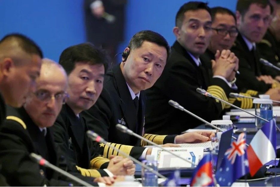 El comandante de la Armada China (EPL), almirante Hu Zhongming, asistió al Foro Naval del Pacífico Occidental en Qingdao, provincia de Shandong, China. (Fuente: Reuters)