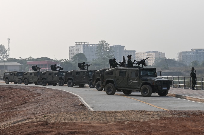 Quân đội Thái Lan tuần tra ở thị trấn Mae Sot, giáp biên giới với Myanmar ngày 12/4. Ảnh: AFP