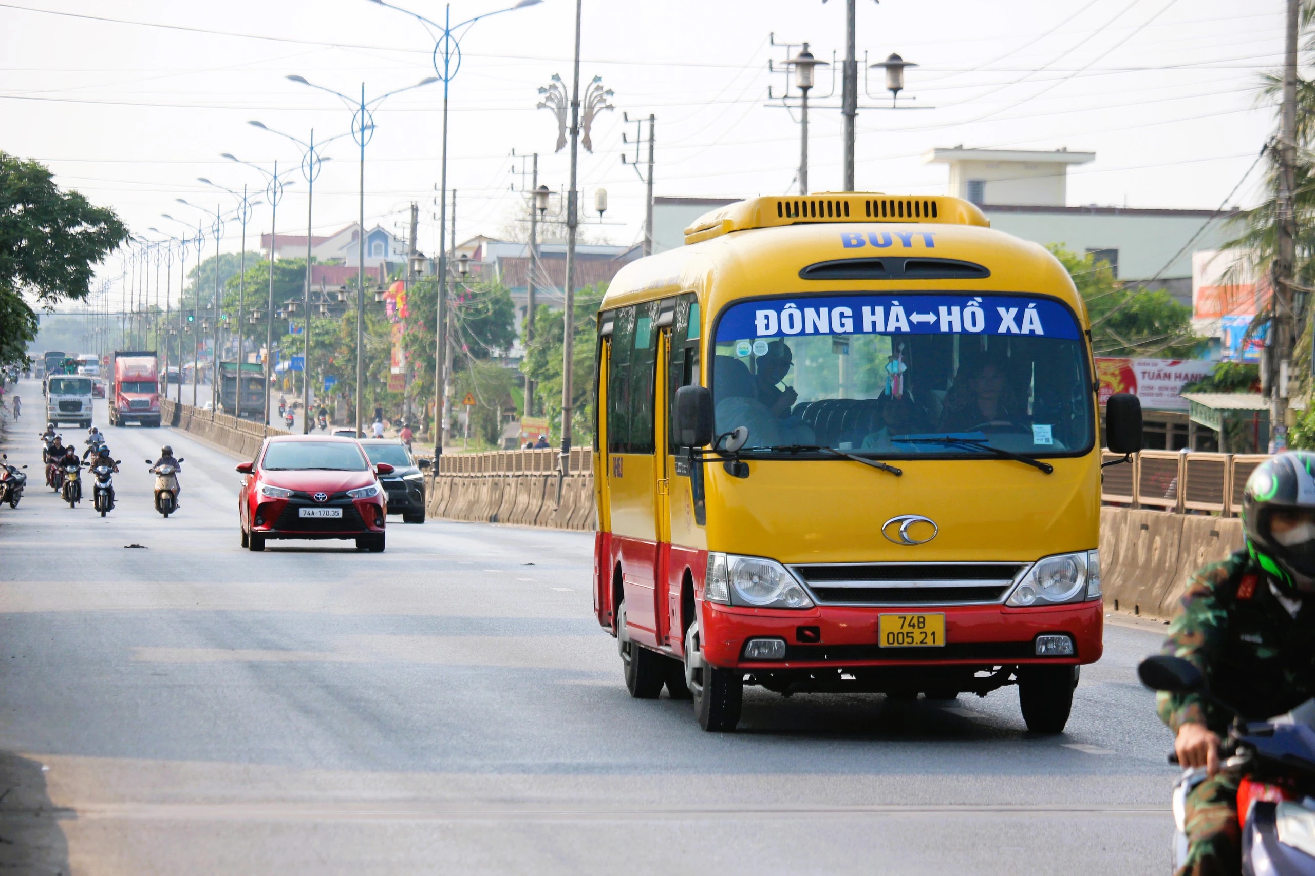 Quang Tri prévoit 3 lignes de bus interprovinciales adjacentes vers Hue et Quang Binh - Photo 1.