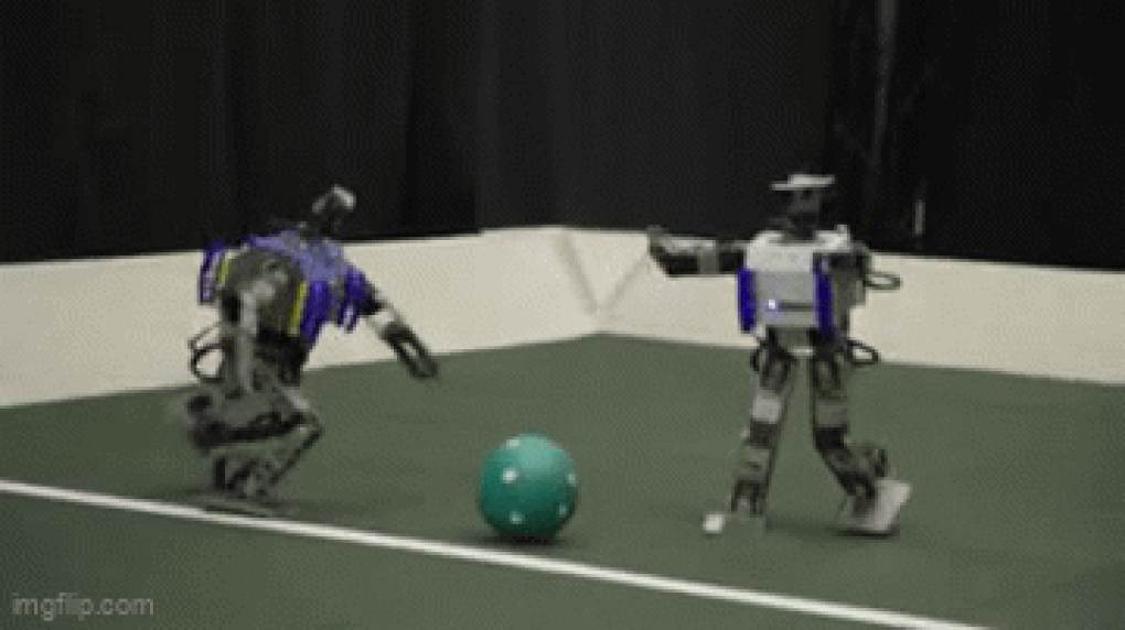 Robot đã tự biết lừa bóng, qua người, ghi bàn - 1 Robot đã tự biết lừa bóng, qua người, ghi bàn - 1