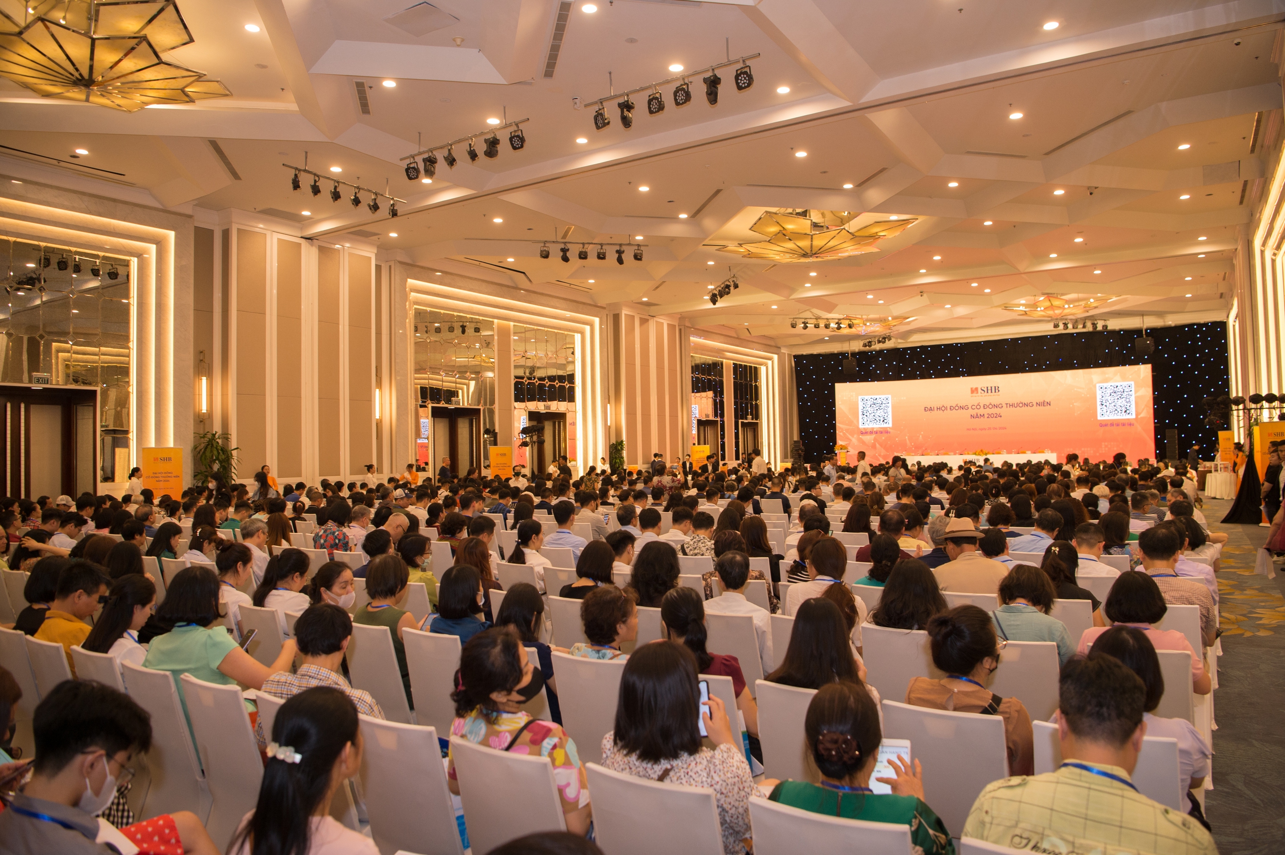 SHB tăng tốc chuyển đổi, lợi nhuận quý I cao nhất lịch sử, mục tiêu 2024 tăng 22% và chia cổ tức 18%- Ảnh 1. SHB tăng tốc chuyển đổi, lợi nhuận quý I cao nhất lịch sử, mục tiêu 2024 tăng 22% và chia cổ tức 18%- Ảnh 1.