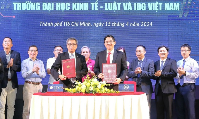 Trường Đại học Kinh tế - Luật và IDG Việt Nam ký kết ghi nhớ hợp tác, chiều 15/4. Ảnh: UEL