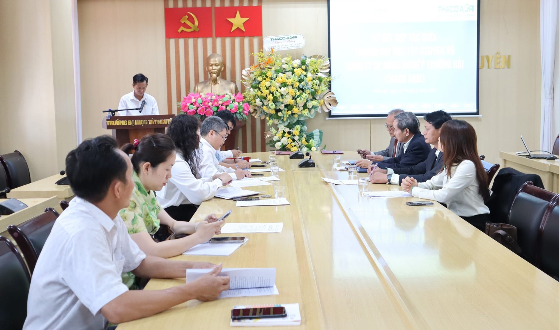 Toàn cảnh buổi ký kết Toàn cảnh buổi ký kết