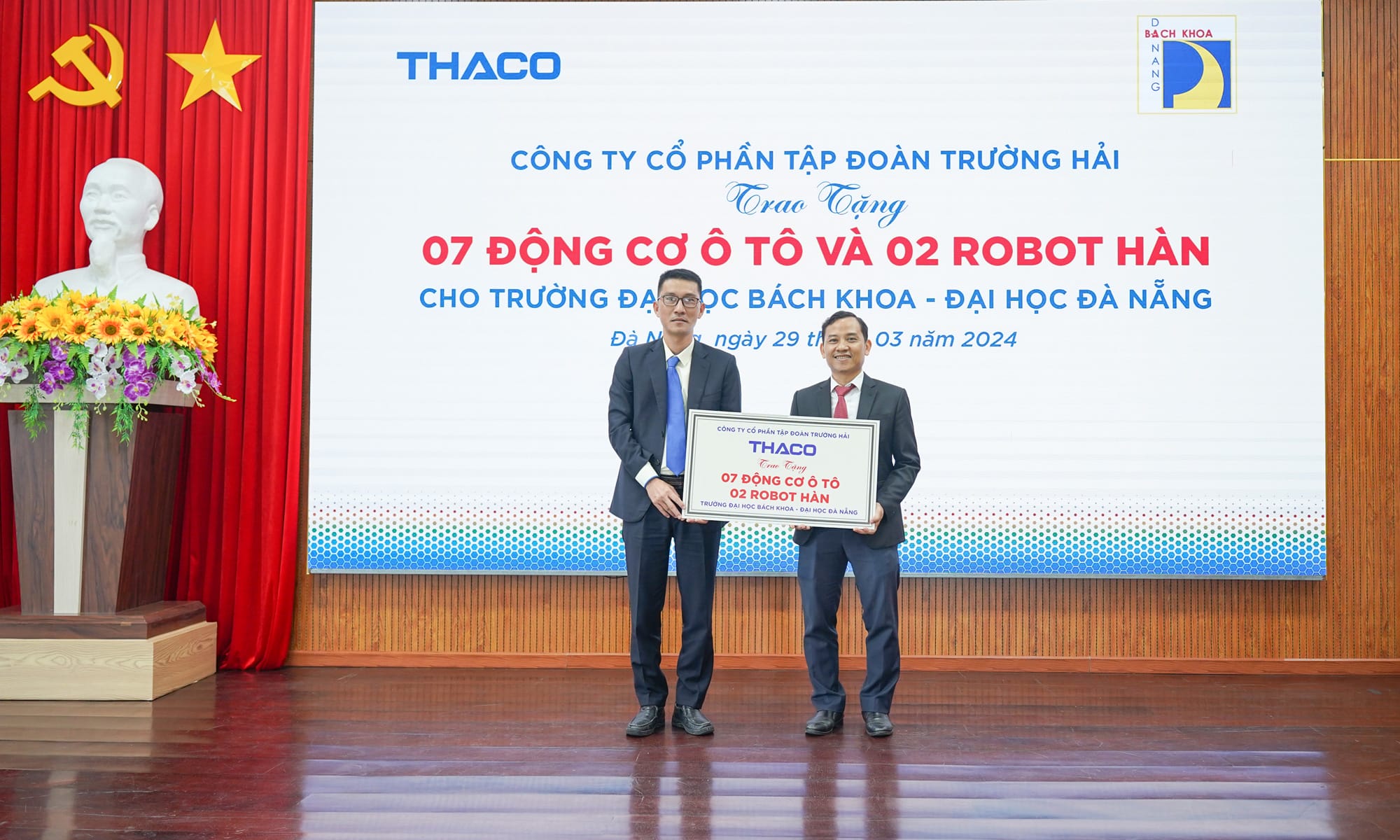 Lễ trao tặng động cơ ô tô, trang thiết bị đào tạo và robot hàn cho Trường Đại học Bách khoa Đà Nẵng