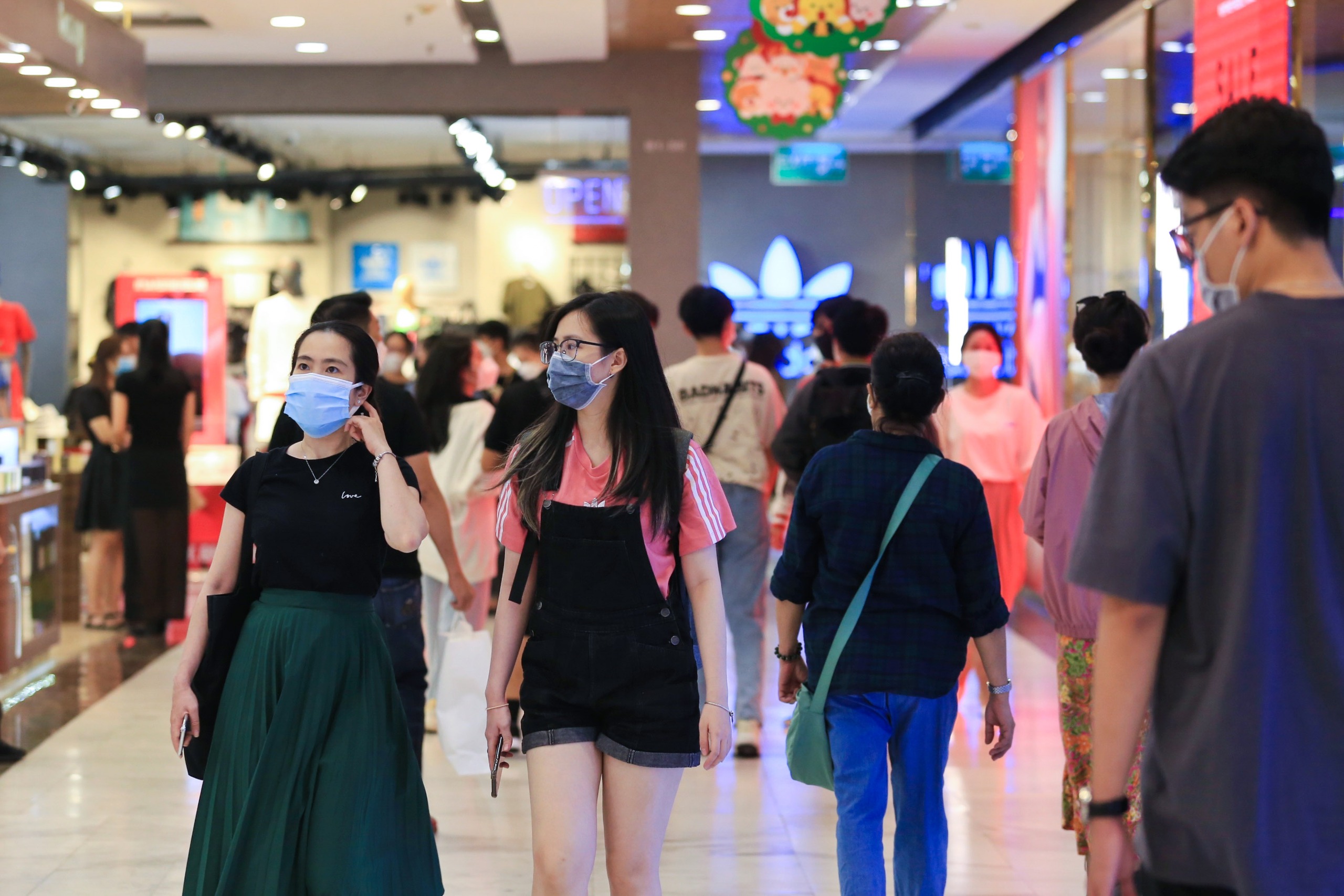 TP.HCM thành 'thiên đường mua sắm', bao giờ?- Ảnh 1. TP.HCM thành 'thiên đường mua sắm', bao giờ?- Ảnh 1.