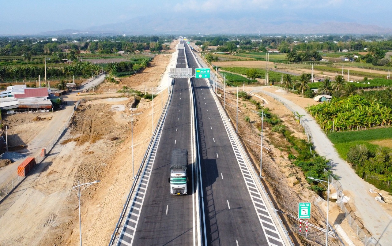 Tạm đóng cao tốc Cam Lâm - Vĩnh Hảo từ 7 giờ ngày 28.4- Ảnh 1. Cao tốc Cam Lâm -Vĩnh Hảo sẽ đóng đường từ 7 giờ ngày 28.4 để tổ chức lễ khánh thành