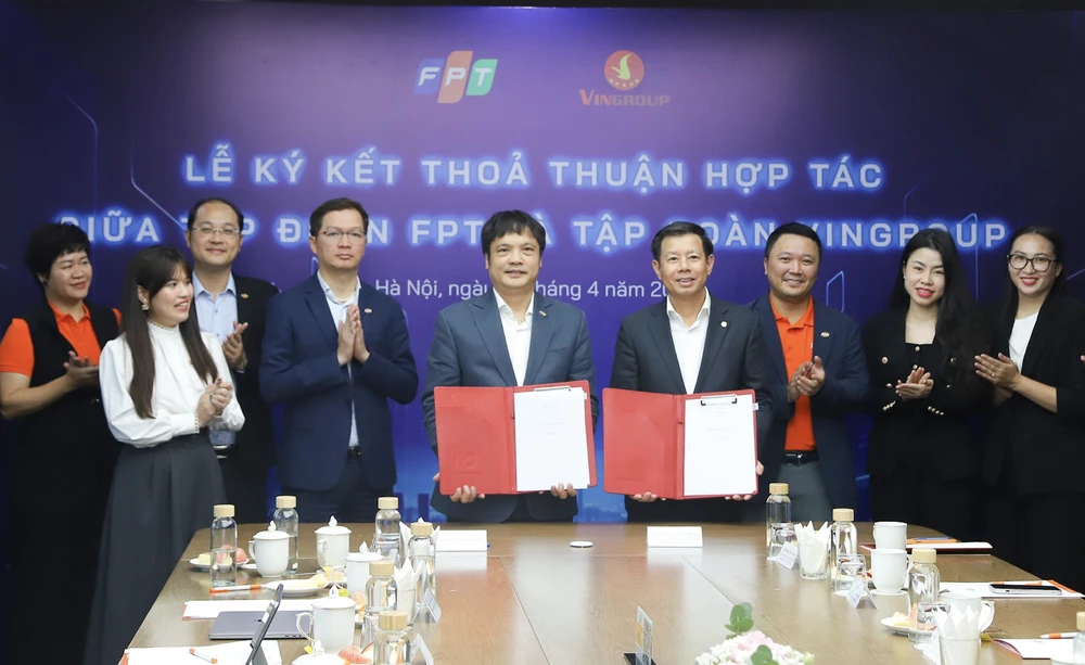 Tập đoàn Tập đoàn FPT và Vingroup ký kết thỏa thuận hợp tác.