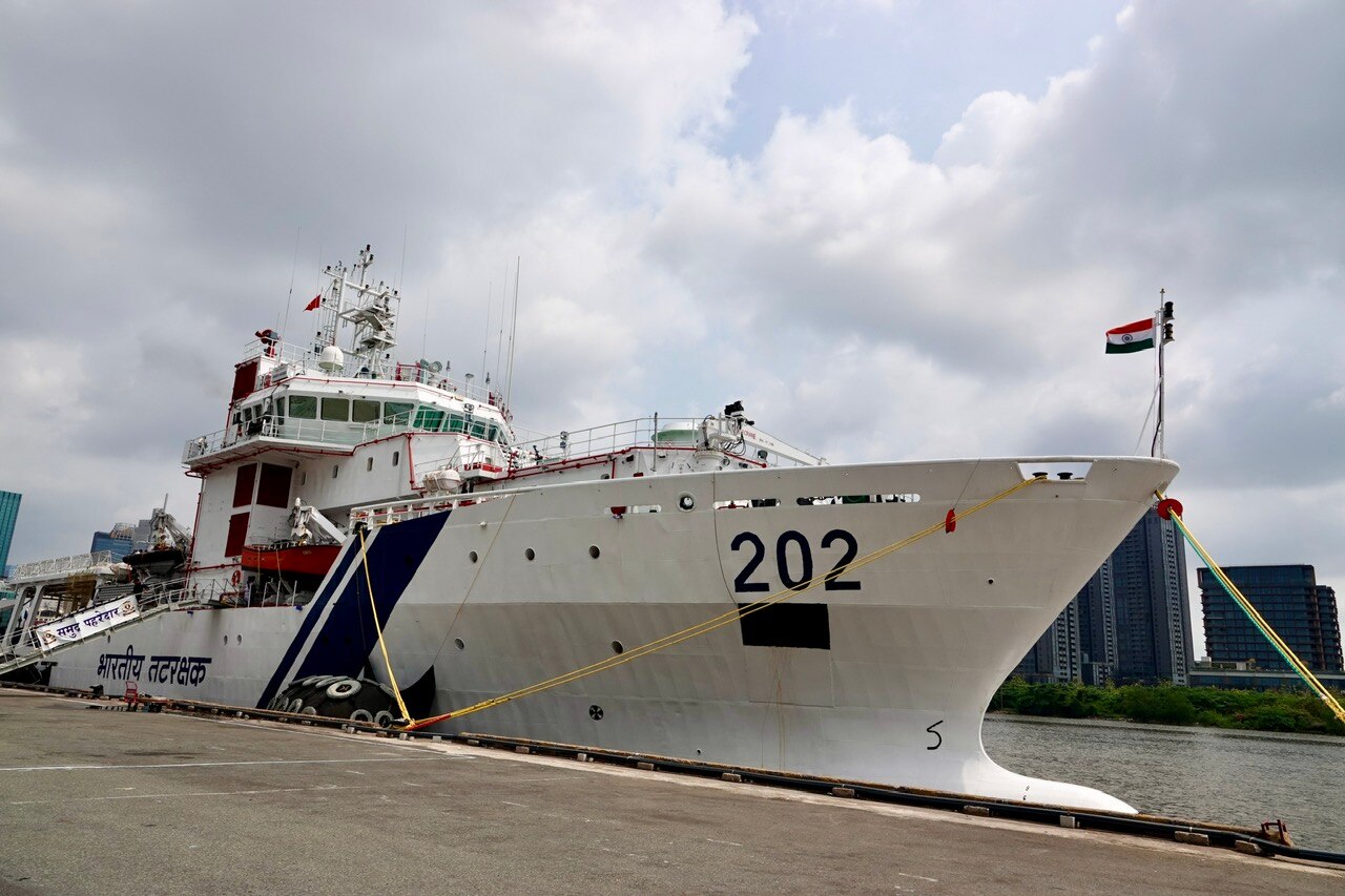 Tàu cảnh sát biển Ấn Độ cập cảng Sài Gòn- Ảnh 1.