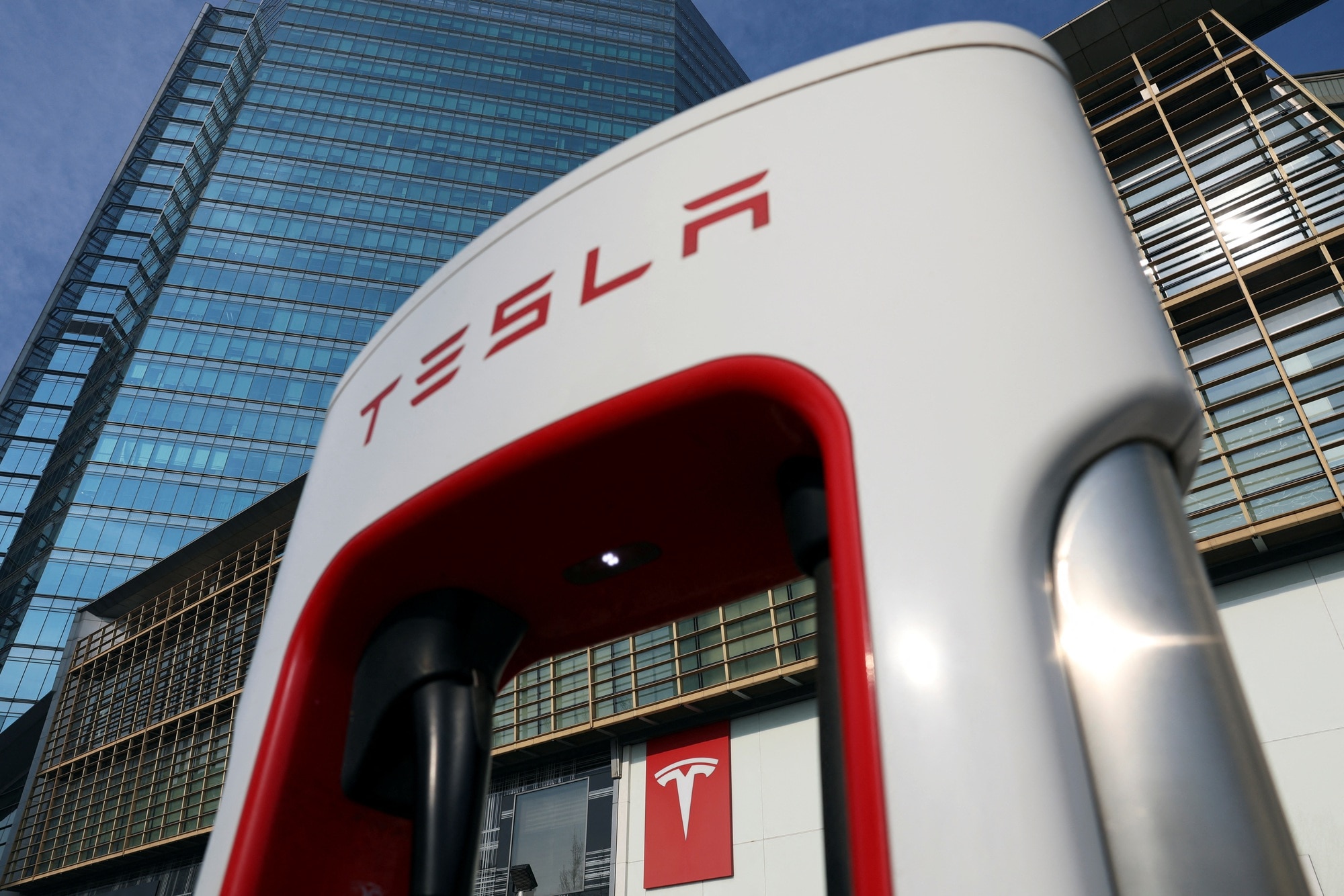 Tesla réduit les prix des voitures électriques à l’échelle mondiale – Photo 1.