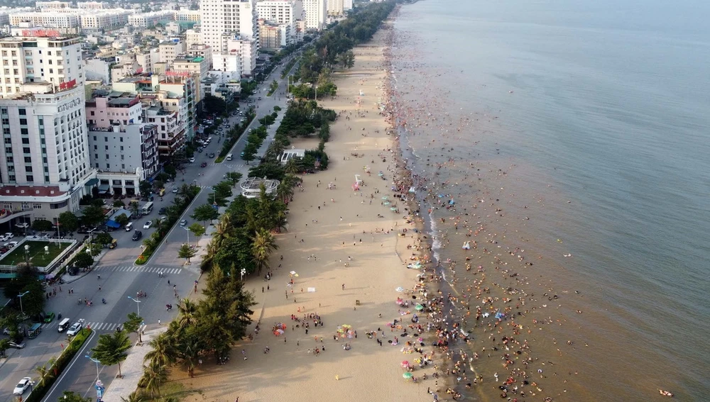 Bãi biển Sầm Sơn, Thanh Hóa. (Ảnh: Nguyễn Nam/TTXVN)
