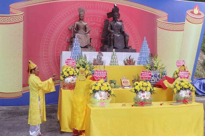 Thành kính dâng lễ giỗ Quốc tổ Hùng Vương ở khu Di tích Đại Hùng