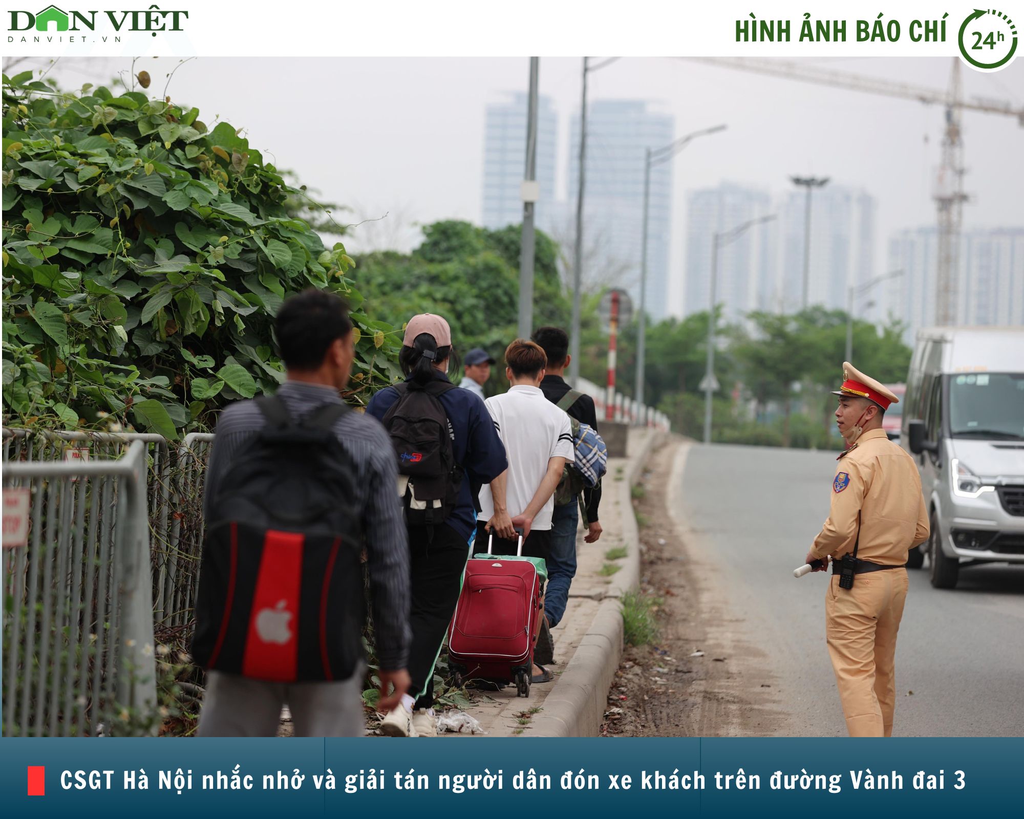 Hình ảnh báo chí 24h: Thấy bóng dáng công an, hàng chục người đón khách trên Vành đai 3 Hình ảnh báo chí 24h: Thấy bóng dáng công an, hàng chục người đón khách trên Vành đai 3