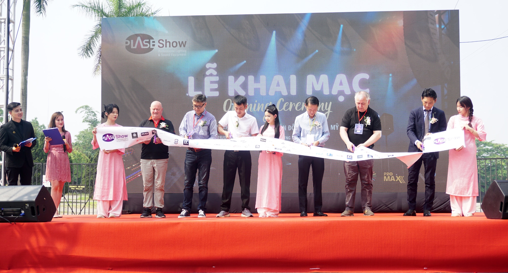 The 10th PLSE Show opened on April 26.4 in Hanoi