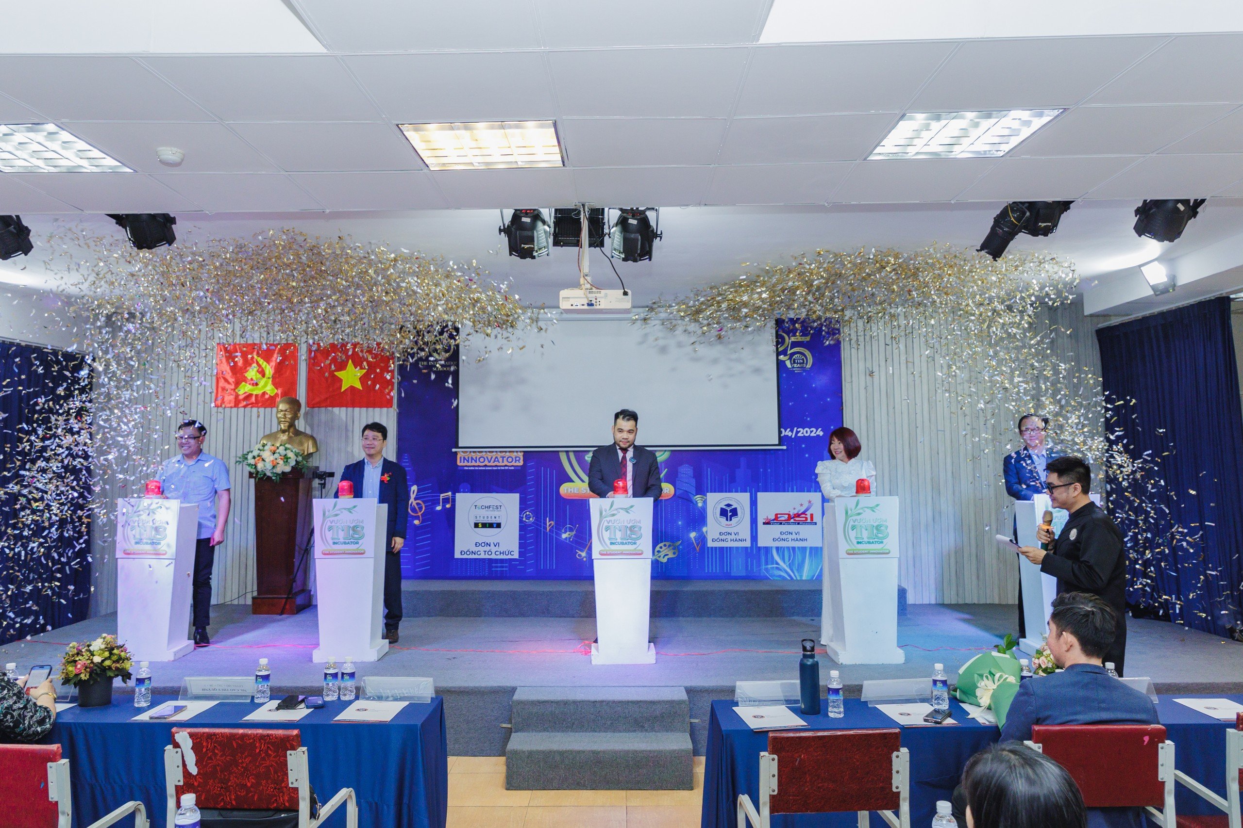 Thêm sân chơi 'Ý tưởng đổi mới sáng tạo bằng tiếng Anh' dành cho học sinh- Ảnh 1. Khởi động cuộc thi Ý tưởng đổi mới sáng tạo bằng tiếng Anh dành cho học sinh