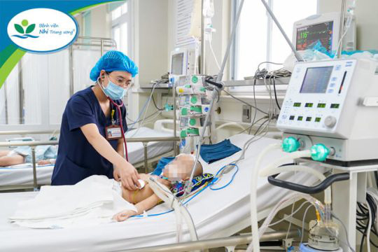 Bệnh nhi 3 tuổi nguy kịch vì ngộ độc chì đang được chăm sóc tích cực tại Bệnh viện Nhi trung ương - Ảnh: Bệnh viện cung cấp Bệnh nhi 3 tuổi nguy kịch vì ngộ độc chì đang được chăm sóc tích cực tại Bệnh viện Nhi trung ương - Ảnh: Bệnh viện cung cấp