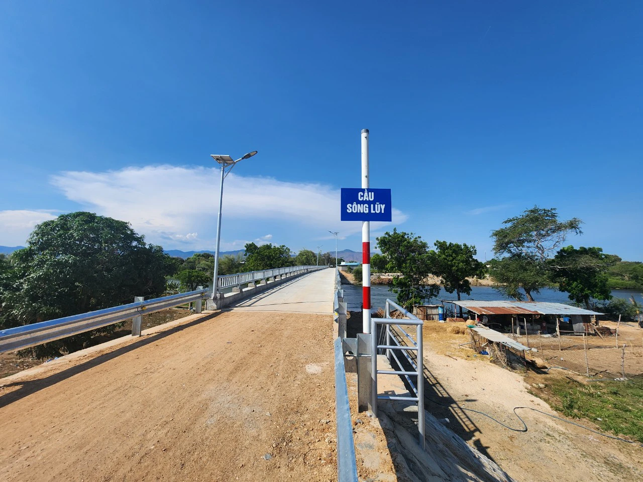Bình Thuận: Thông xe cầu qua sông Lũy sau nhiều năm lỡ hẹn về đích- Ảnh 1. Bình Thuận: Thông xe cầu qua sông Lũy sau nhiều năm lỡ hẹn về đích- Ảnh 1.