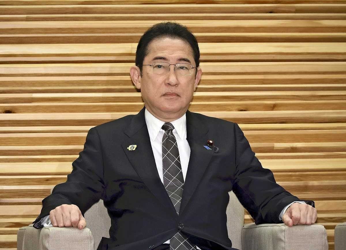 Thủ tướng Kishida Fumio tham dự cuộc họp Nội các tại Văn phòng Thủ tướng ngày 26/4. (Nguồn: Yomiuri Shimbun)