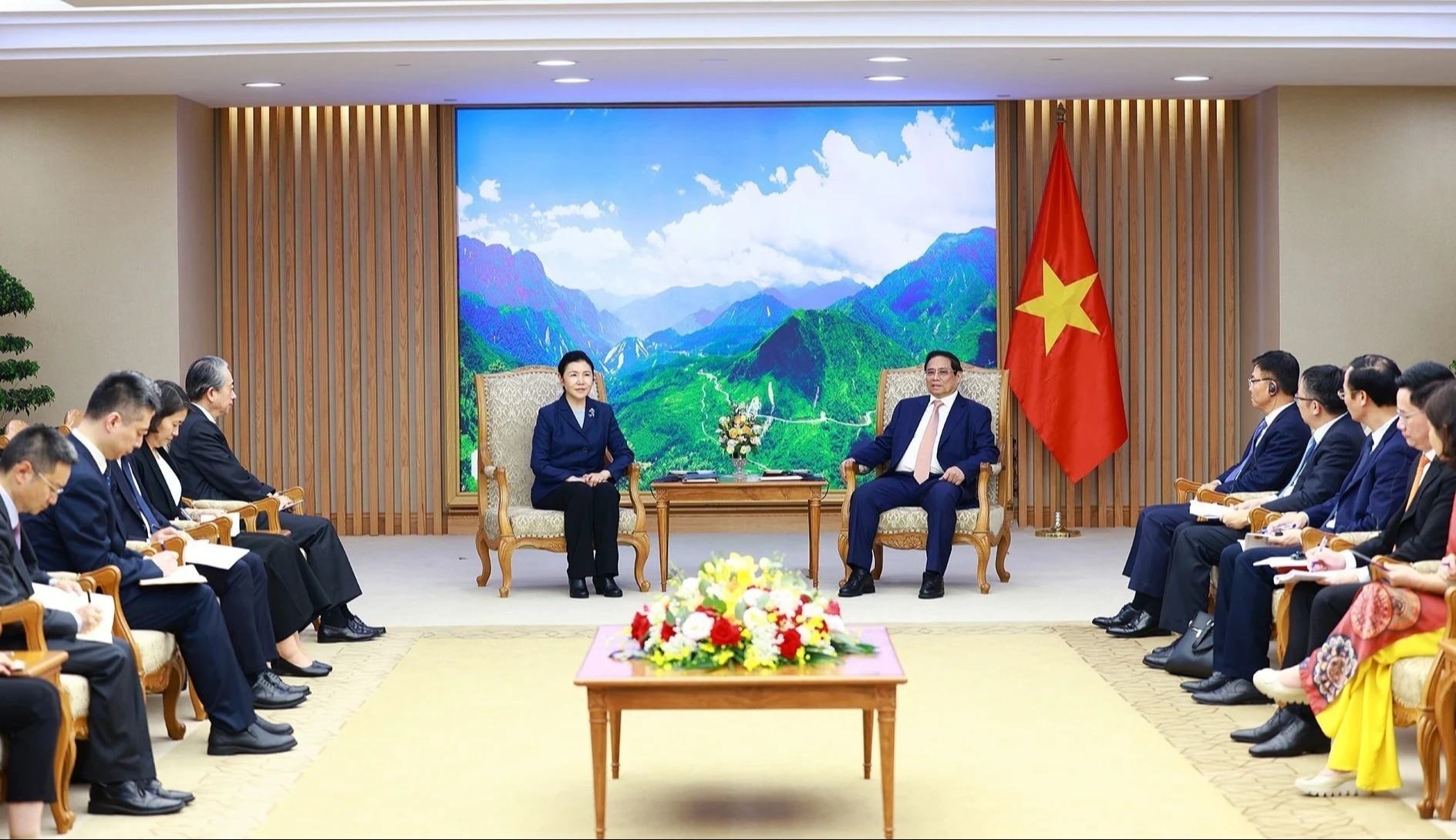 Thủ tướng Phạm Minh Chính tiếp Bộ trưởng Tư pháp Trung Quốc Hạ Vinh- Ảnh 2.