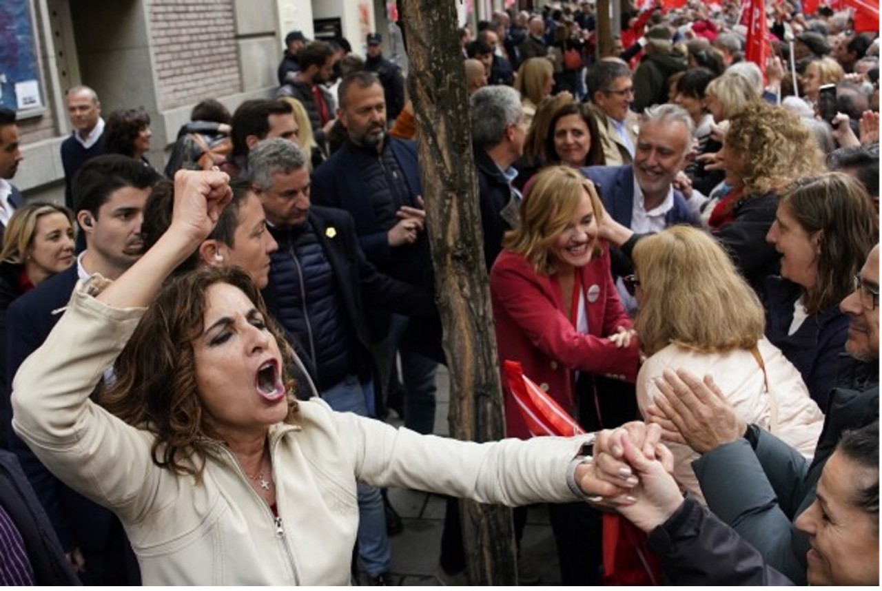 27月4日のスペイン首相を支持するデモ。 (出典:AP通信)