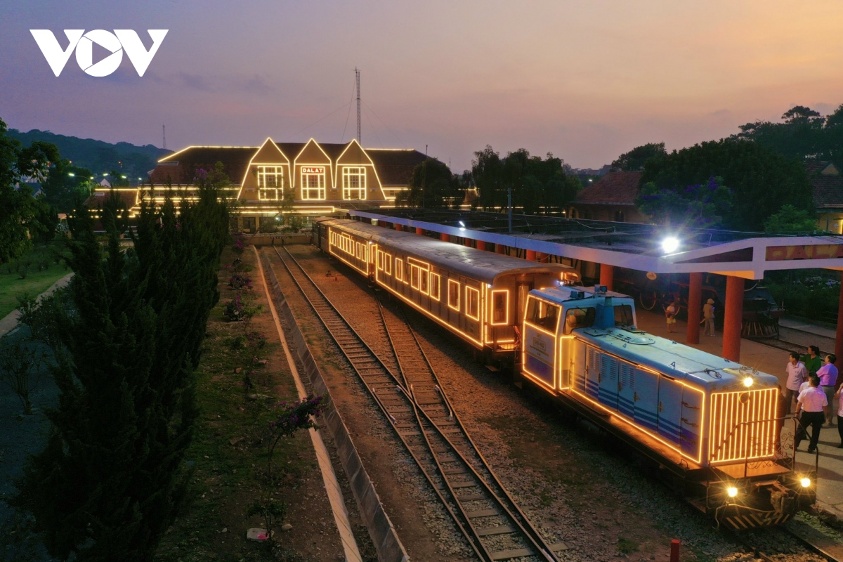 trải nghiệm hành trình đêm Đà lạt trên ga tàu cổ nhất việt nam hình ảnh 1 trai nghiem hanh trinh dem Da lat tren ga tau co nhat viet nam hinh anh 1