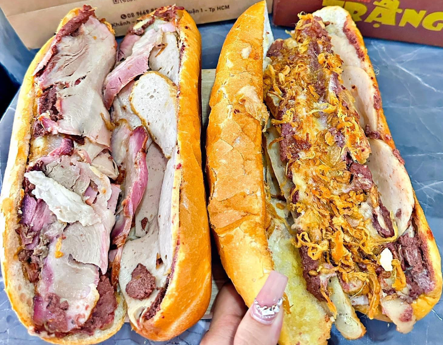 Tranh cãi phiên bản nhái bánh mì Huỳnh Hoa, chủ bánh mì Trạng nói gì?- Ảnh 1. Ở bánh mì Trạng có hai loại nhân, gồm: nhân truyền thống và nhân hải sản - Ảnh: FB Bánh mì Trạng