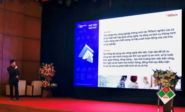 Ông Hồ Anh Thắng, Giám đốc Giải pháp của TNTech giới thiệu giải pháp Khu công nghiệp Thông minh T.SIE tại Hội thảo.