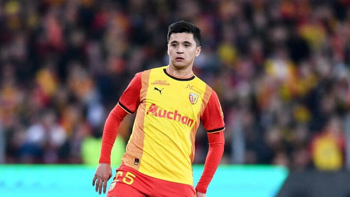 Khusanov plays for Lens Club (France) and has played in the Champions League.