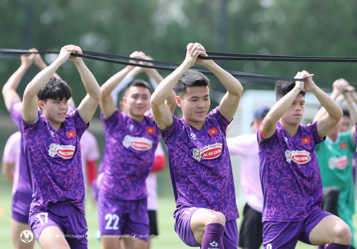 u23 việt nam rèn quân dưới trời nắng gắt, quyết chiến thắng ở vck u23 châu Á 2024 hình ảnh 1 u23 viet nam ren quan duoi troi nang gat, quyet chien thang o vck u23 chau A 2024 hinh anh 1