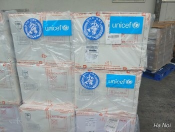 유니세프가 지원하는 185.000회 이상의 5-in-1 백신이 베트남에 도착했습니다.