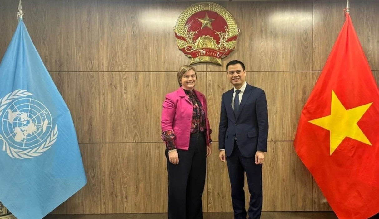 L'ambassadeur et chef de la délégation Dang Hoang Giang a reçu Mme Rana Flowers, représentante en chef du Fonds des Nations Unies pour l'enfance (UNICEF) au Vietnam. (Photo : Thanh Tuân/TTXVN)