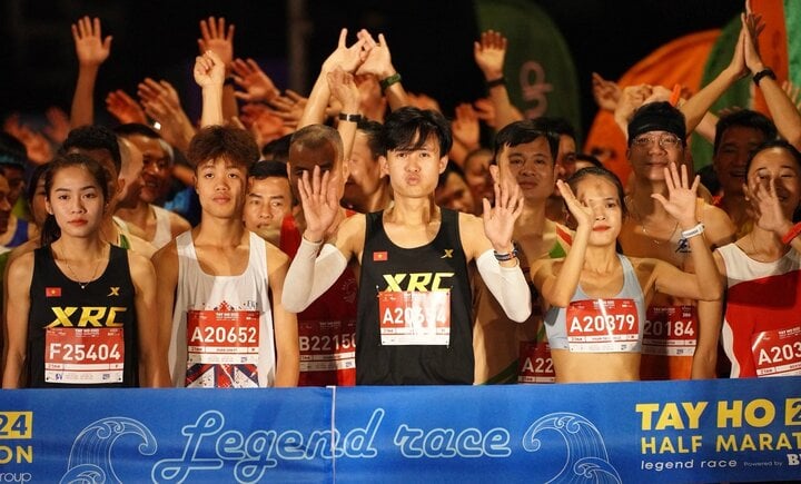 Giải Tay Ho Half Marathon được tổ chức tại Hà Nội.