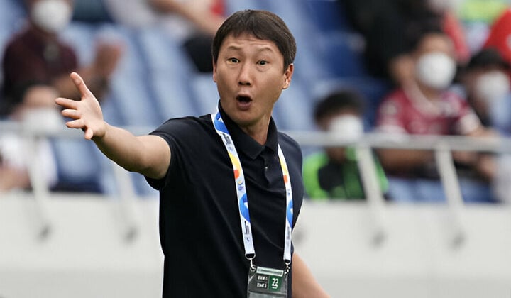 HLV Kim Sang-sik có thể dẫn dắt đội tuyển Việt Nam.