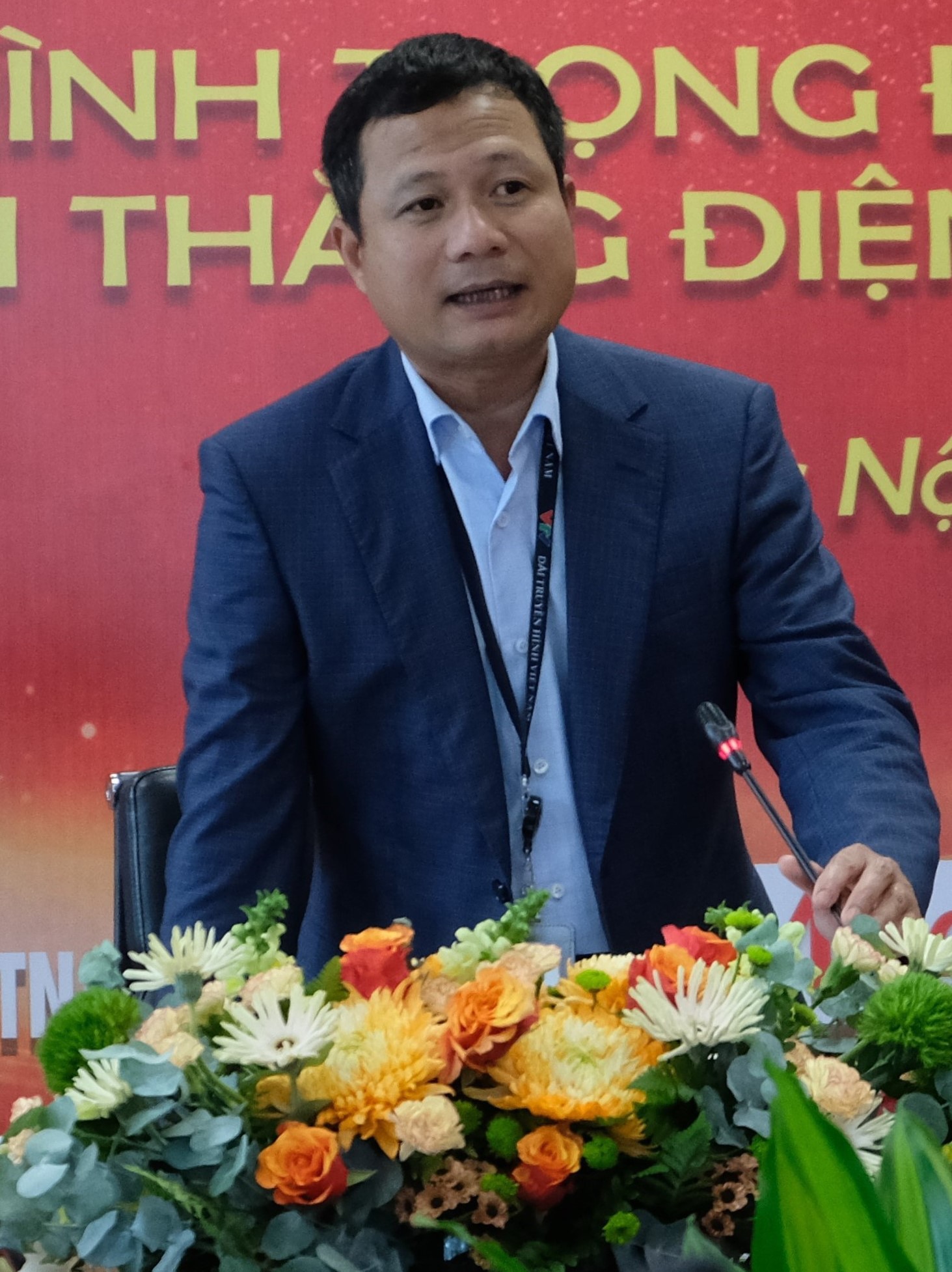 Phó tổng giám đốc Đài truyền hình Việt Nam Đỗ Đức Hoàng điều hành họp báo - Ảnh: TIẾU TÙNG