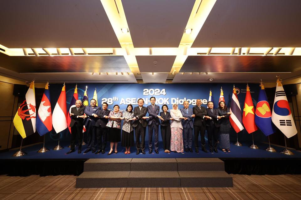 Đại diện các nước tham gia Đối thoại ASEAN-Hàn Quốc thường niên lần thứ 28.