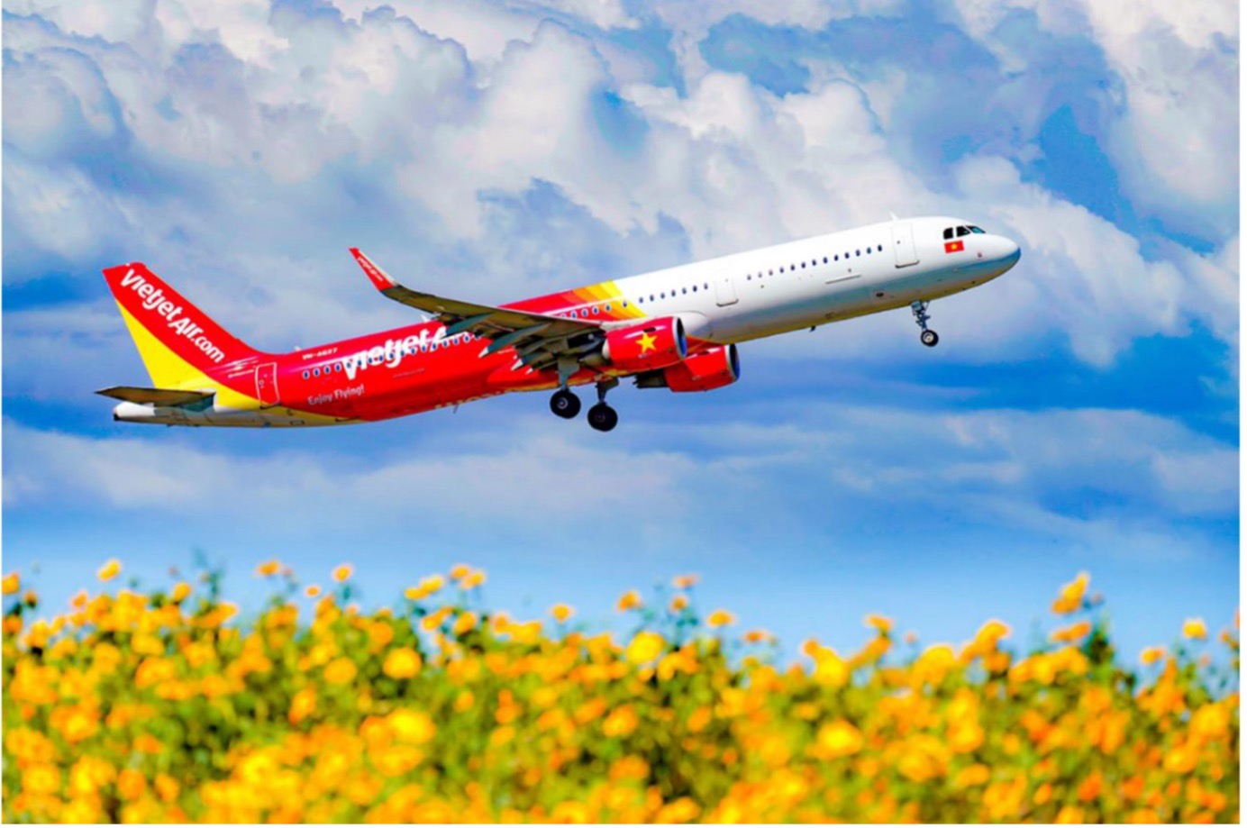 Vietjet tăng chuyến bay, giảm nhiệt giá vé máy bay dịp lễ- Ảnh 1. Vietjet tăng chuyến bay, giảm nhiệt giá vé máy bay dịp lễ- Ảnh 1.