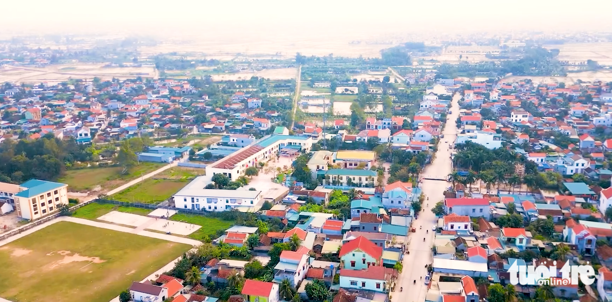 Vụ đặt tên xã Đôi Hậu sau sáp nhập: Vì sao chọn tên mới Quỳnh An?- Ảnh 3. Một góc xã Quỳnh Hậu, huyện Quỳnh Lưu, Nghệ An nhìn từ trên cao - Ảnh: DOÃN HÒA
