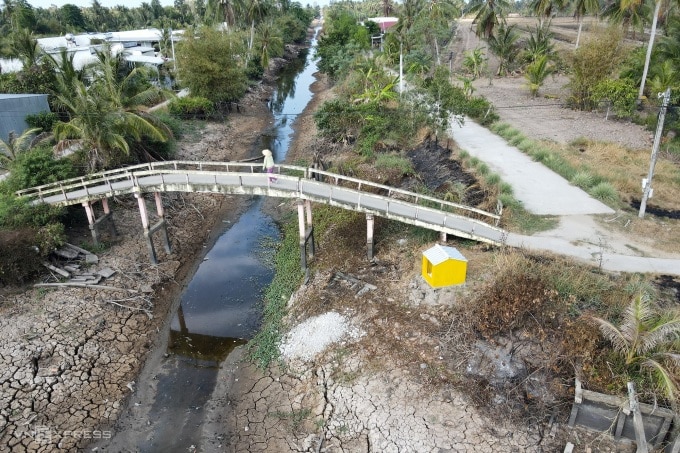 Dòng kênh khô nước ở Cà Mau. Ảnh: Thanh Tùng