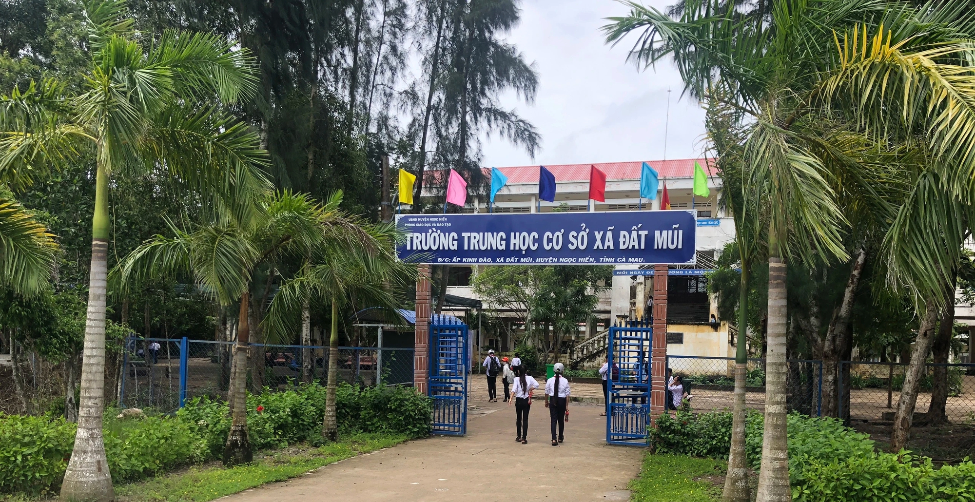 Cà Mau: Xin chủ trương về mức học phí năm học 2024-2025- Ảnh 1. Chủ tịch UBND tỉnh Cà Mau chỉ đạo triển khai thực hiện quy định mức thu học phí năm học 2023-2024 và tham mưu xây dựng quy định mức thu học phí năm học 2024-2025