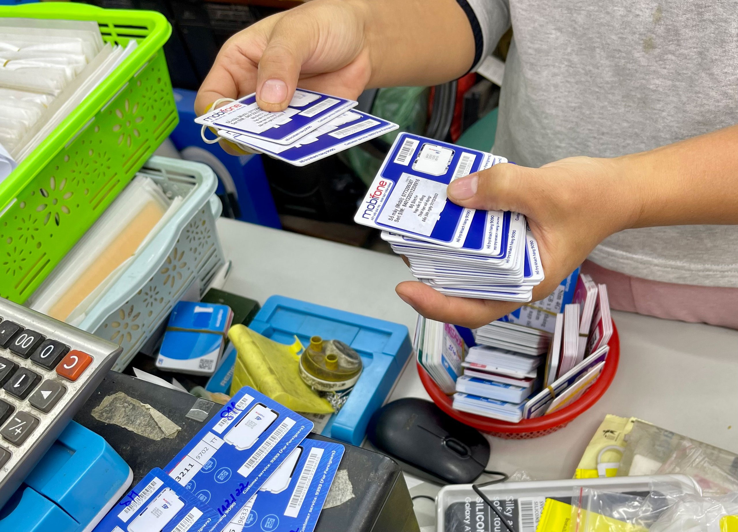 Nhà mạng có thể bị buộc dừng phát triển thuê bao mới nếu để SIM rác trên thị trường Nhà mạng có thể bị buộc dừng phát triển thuê bao mới nếu để SIM rác trên thị trường